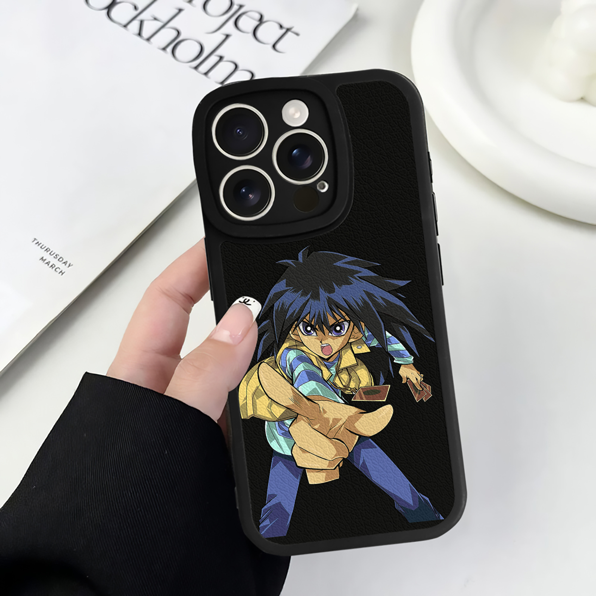 （画像用） 遊☆戯☆王 Yu-Gi-Oh! 【iPhone 16シリーズ対応】シリコンスマホケース（レザー調） 材質：シリコン